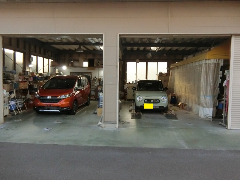 長野市 車の修理塗装　マルワオート工場内